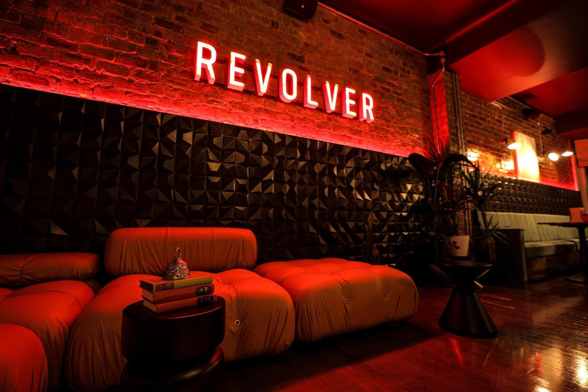 Revolver Глазго Экстерьер фото